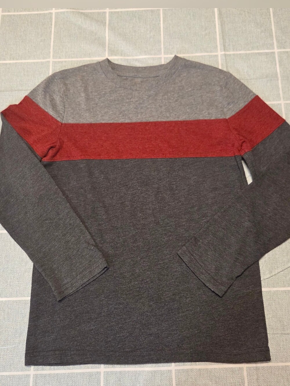 urban pipeline Boys Colorblock Gray, Dark Gray & Red Stripe Long-Sleeve Tee (M)